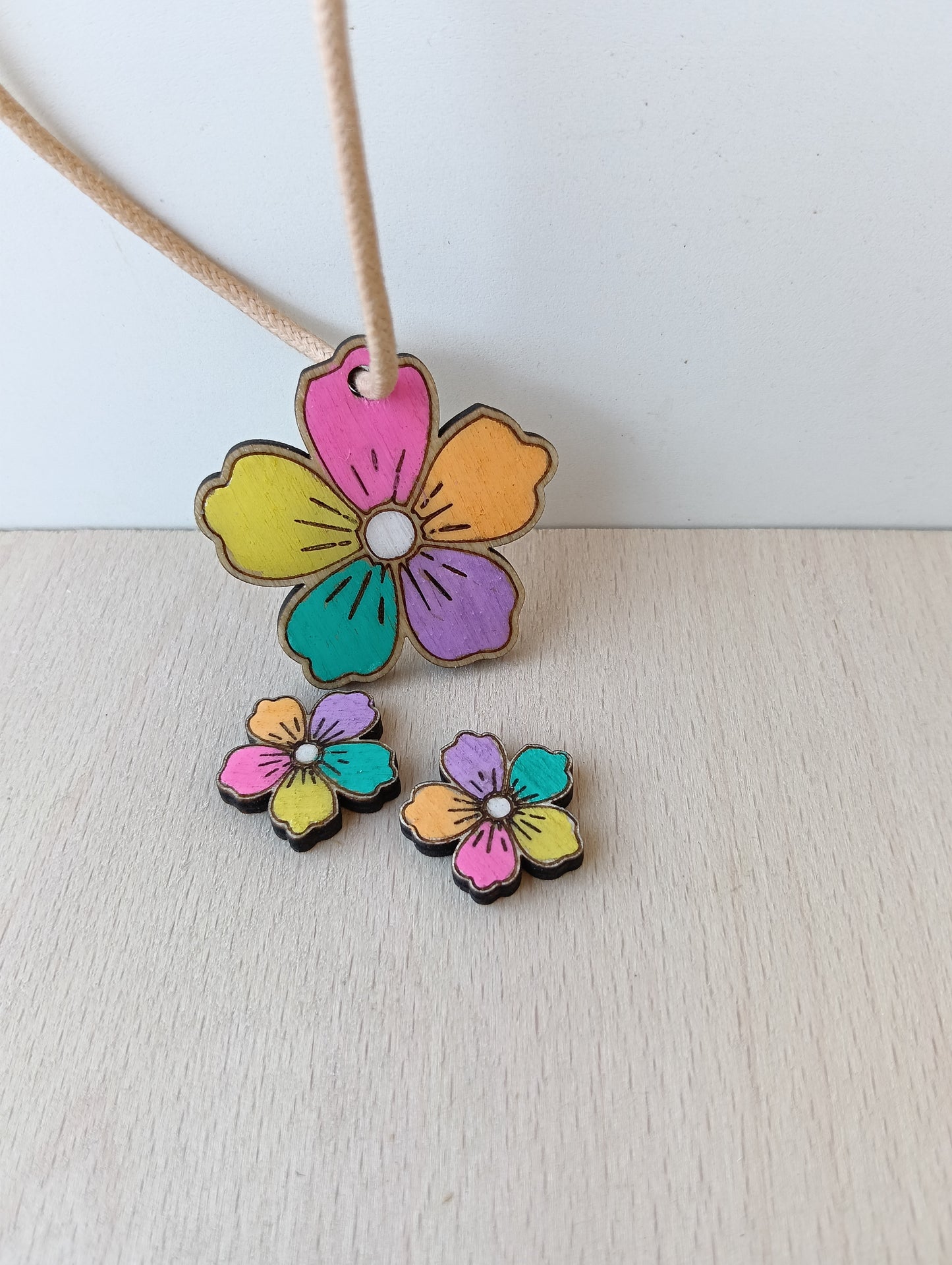 Conjunto pendientes y colgante