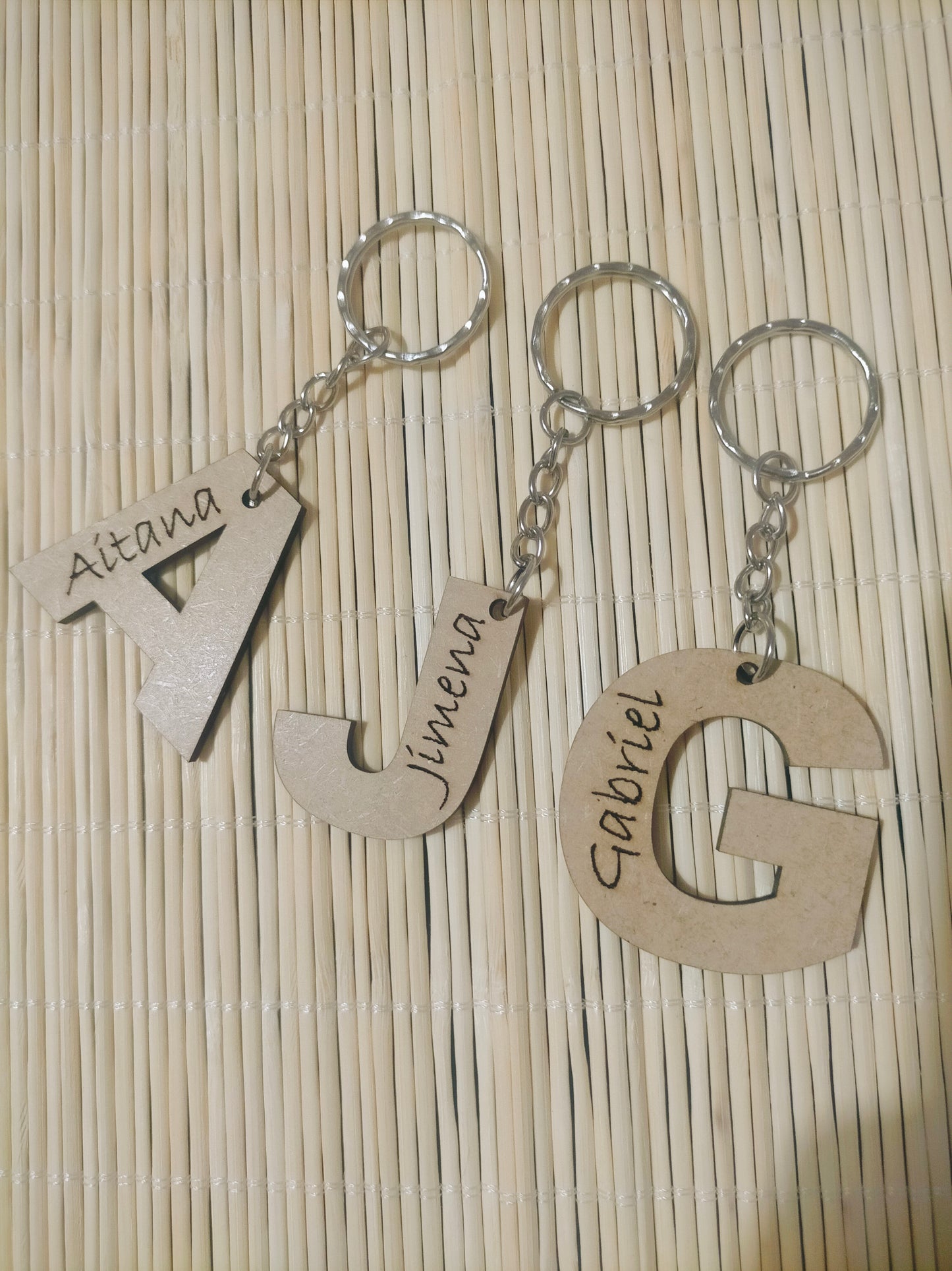 Llaveros Marcasitios Personalizados en Madera: Un Detalle Único para tus Invitados