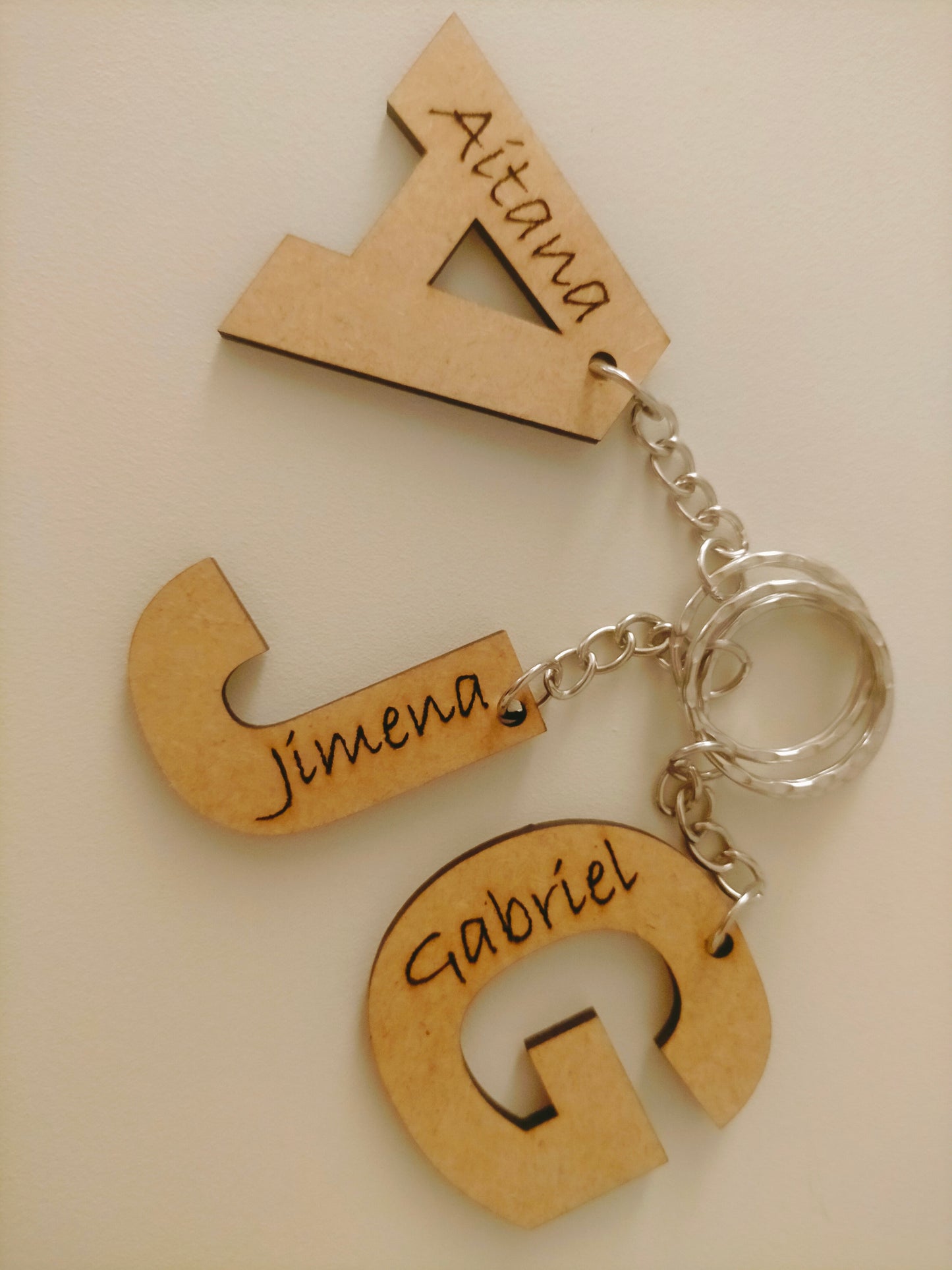 Llaveros Marcasitios Personalizados en Madera: Un Detalle Único para tus Invitados