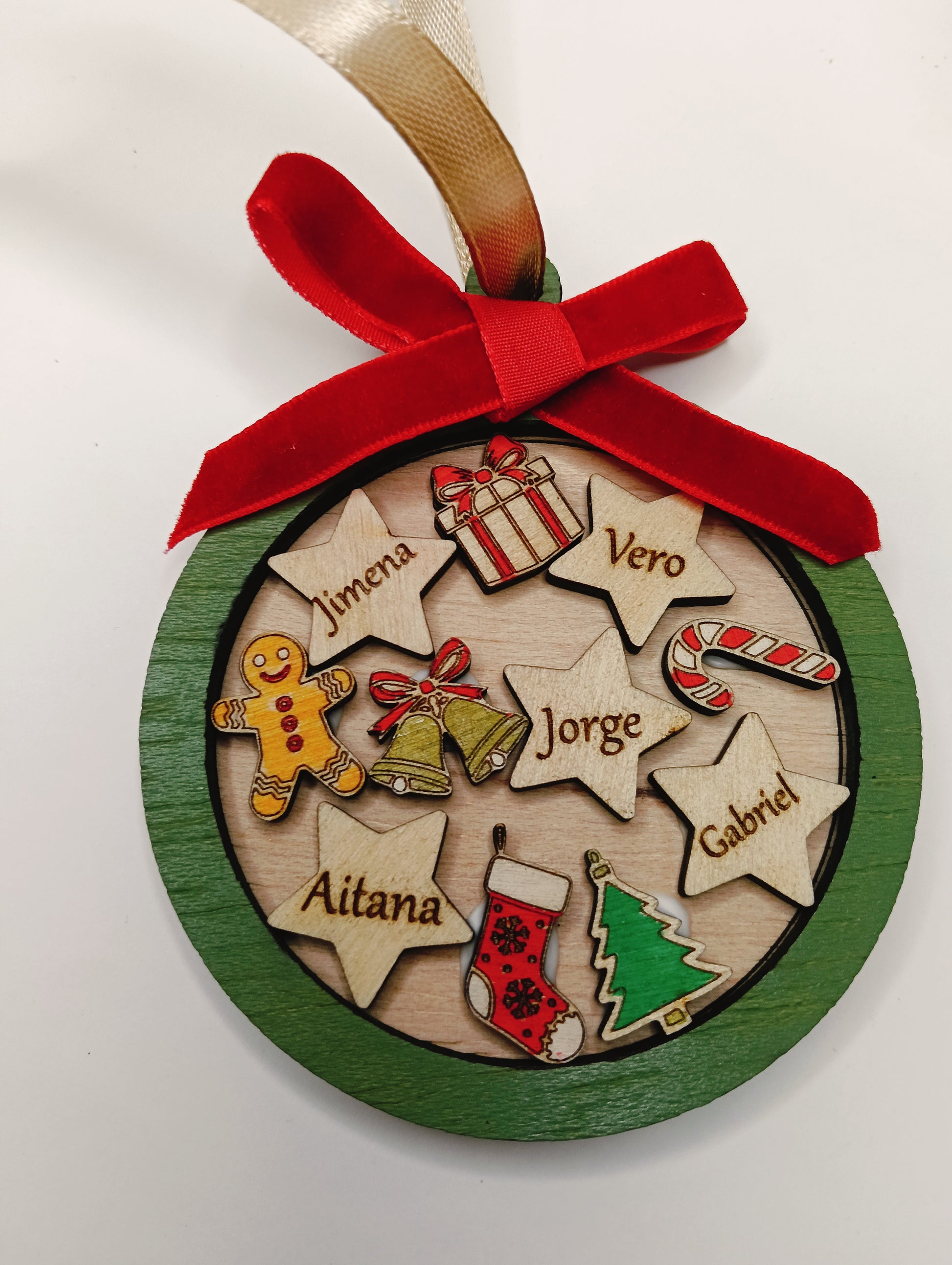 Bola de madera para navidad personalizada para regalar a la familia