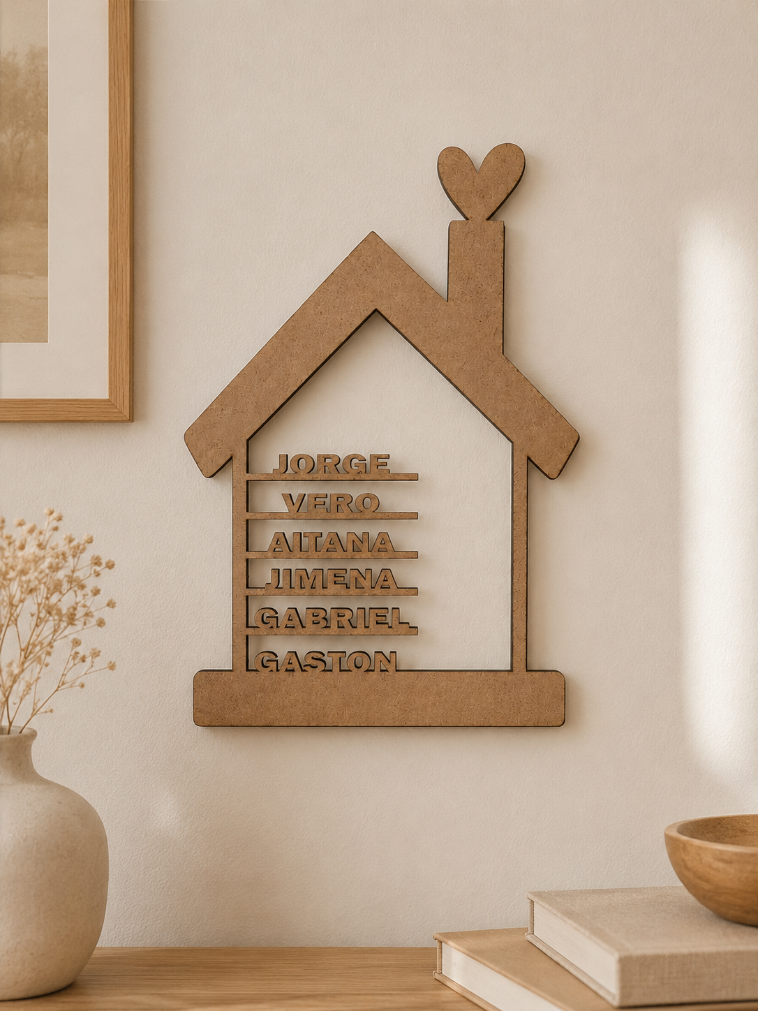 Casita de madera personalizada con nombres – decoración familiar artesanal