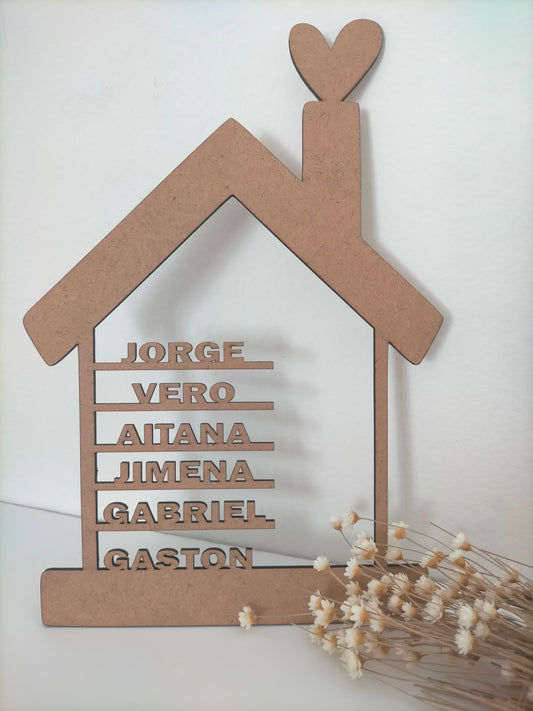 Casita de madera personalizada con nombres – decoración familiar artesanal