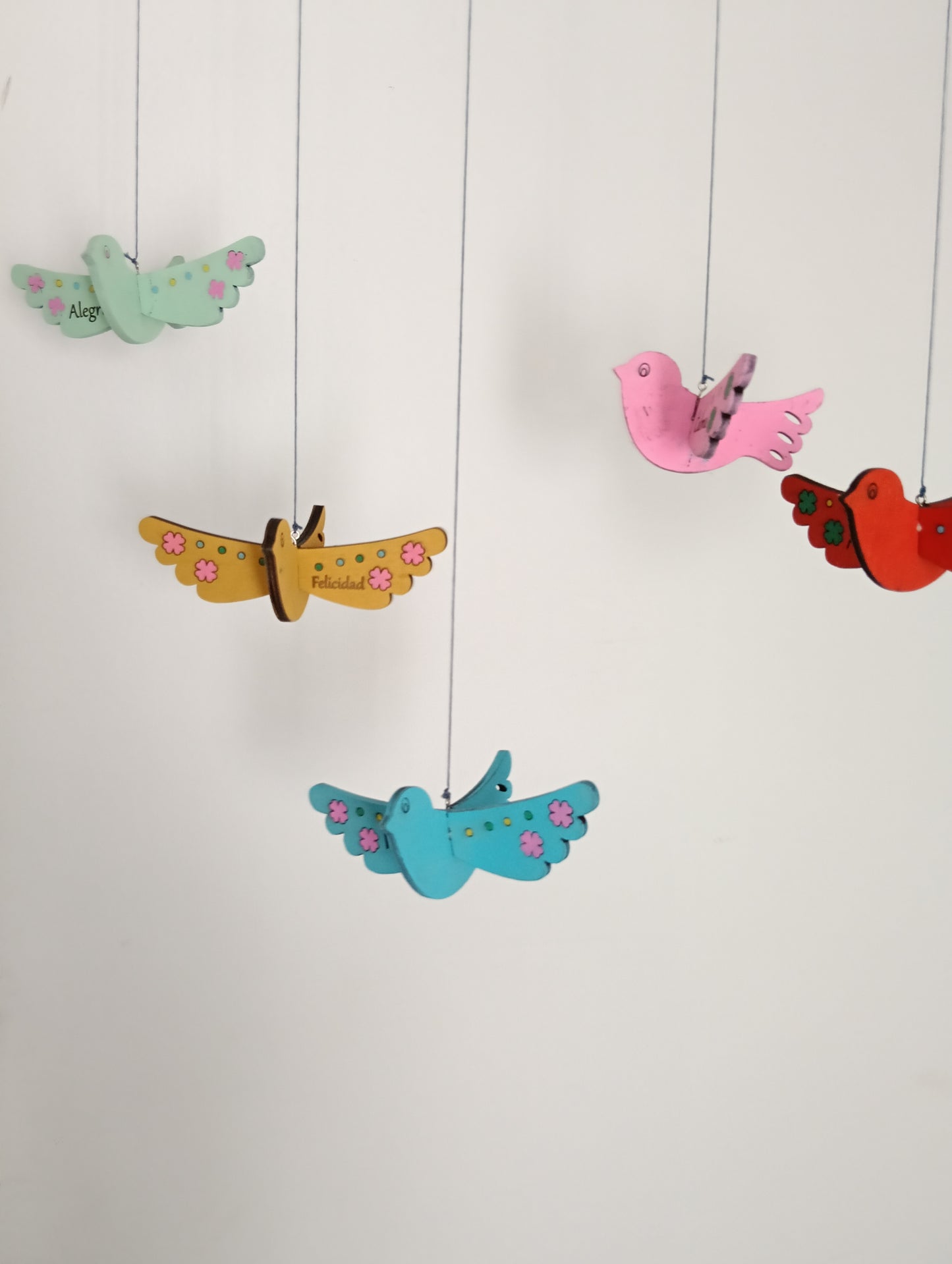 Pájaros de madera con mensaje positivo – decoración artesanal personalizada